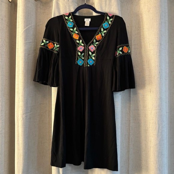Cache Dresses & Skirts - VTG Caché Boho Embroidered Mini Dress Black XS - Bell Sleeve Floral 70s Style